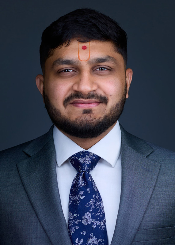 Professional ERAS headshot by DeMayne Earvin of The Headshot Experience in Cleveland, Ohio