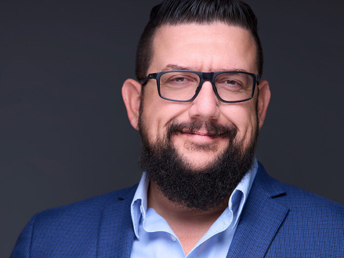 Professional headshot Shawn Berry of LPL Financial by DeMayne Earvin of The Headshot Experience in Cleveland, Ohio