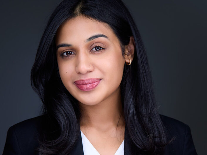 Professional headshot of Dua Zaidi by DeMayne Earvin of The Headshot Experience in Cleveland, Ohio